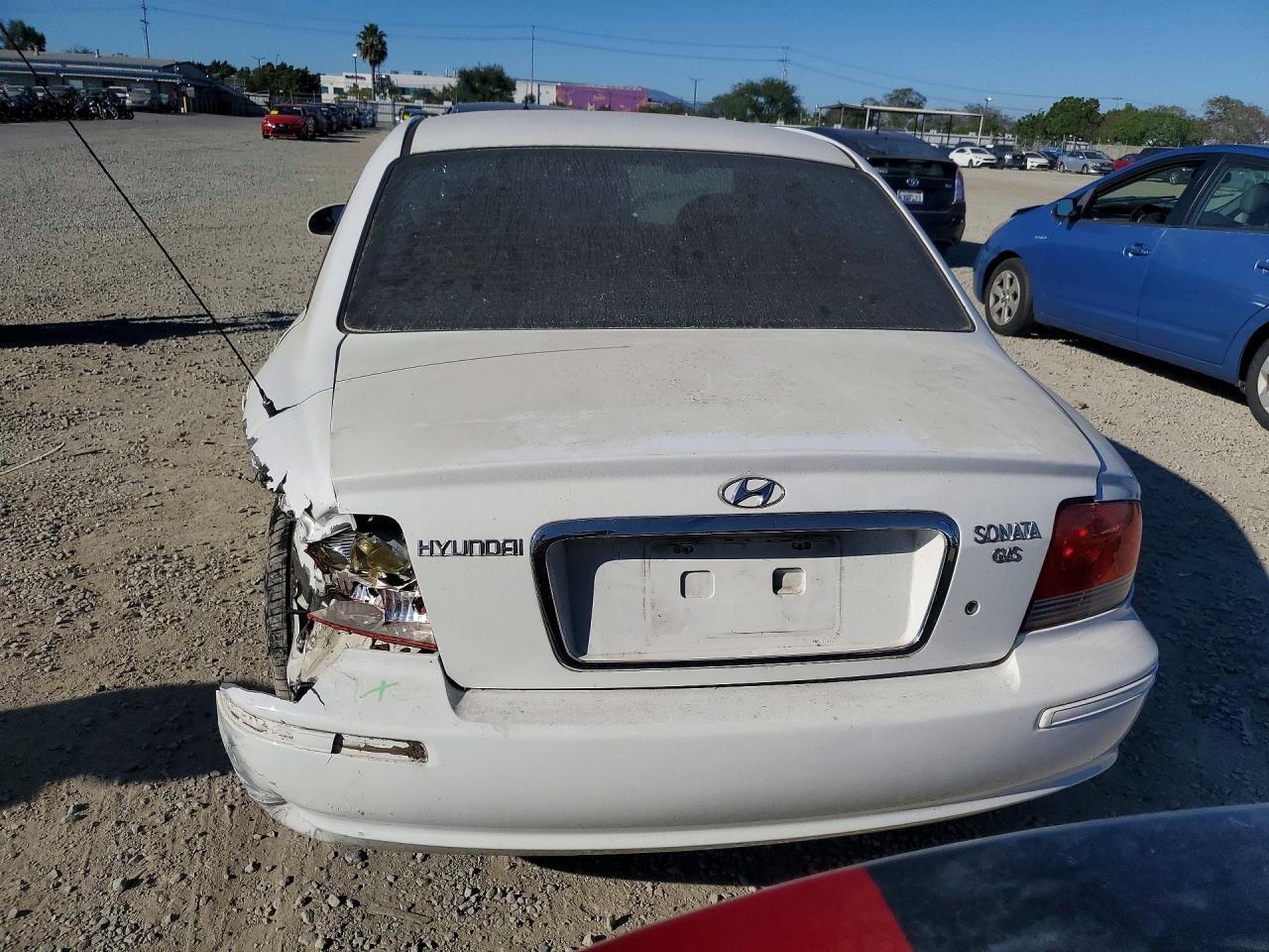2002 HYUNDAI SONATA BASE photo 11