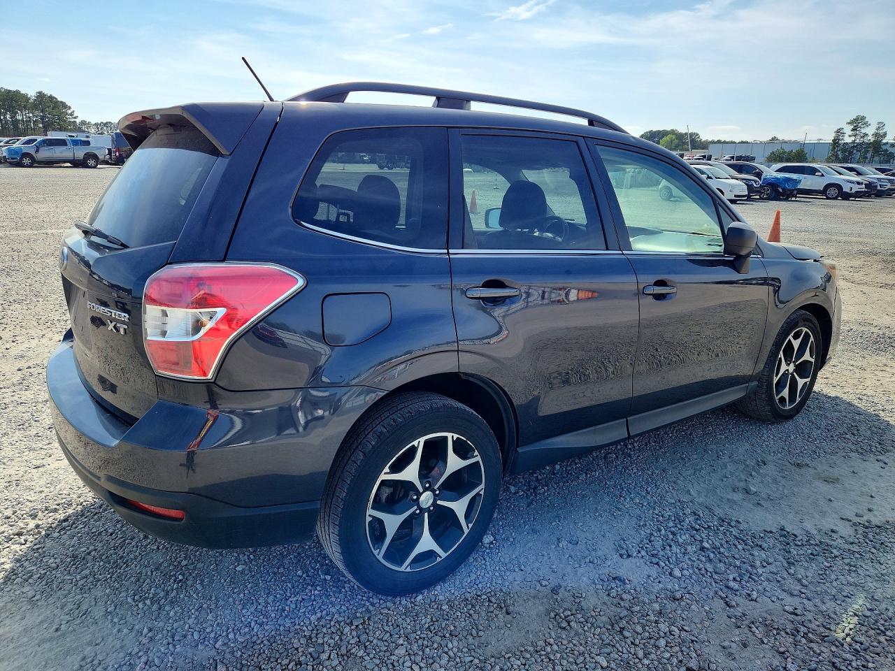2015 SUBARU FORESTER photo 7