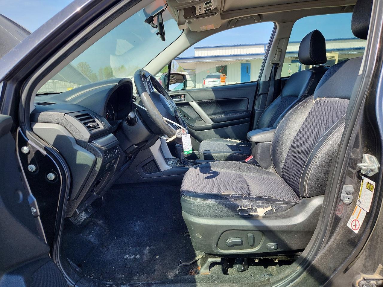 2015 SUBARU FORESTER photo 19