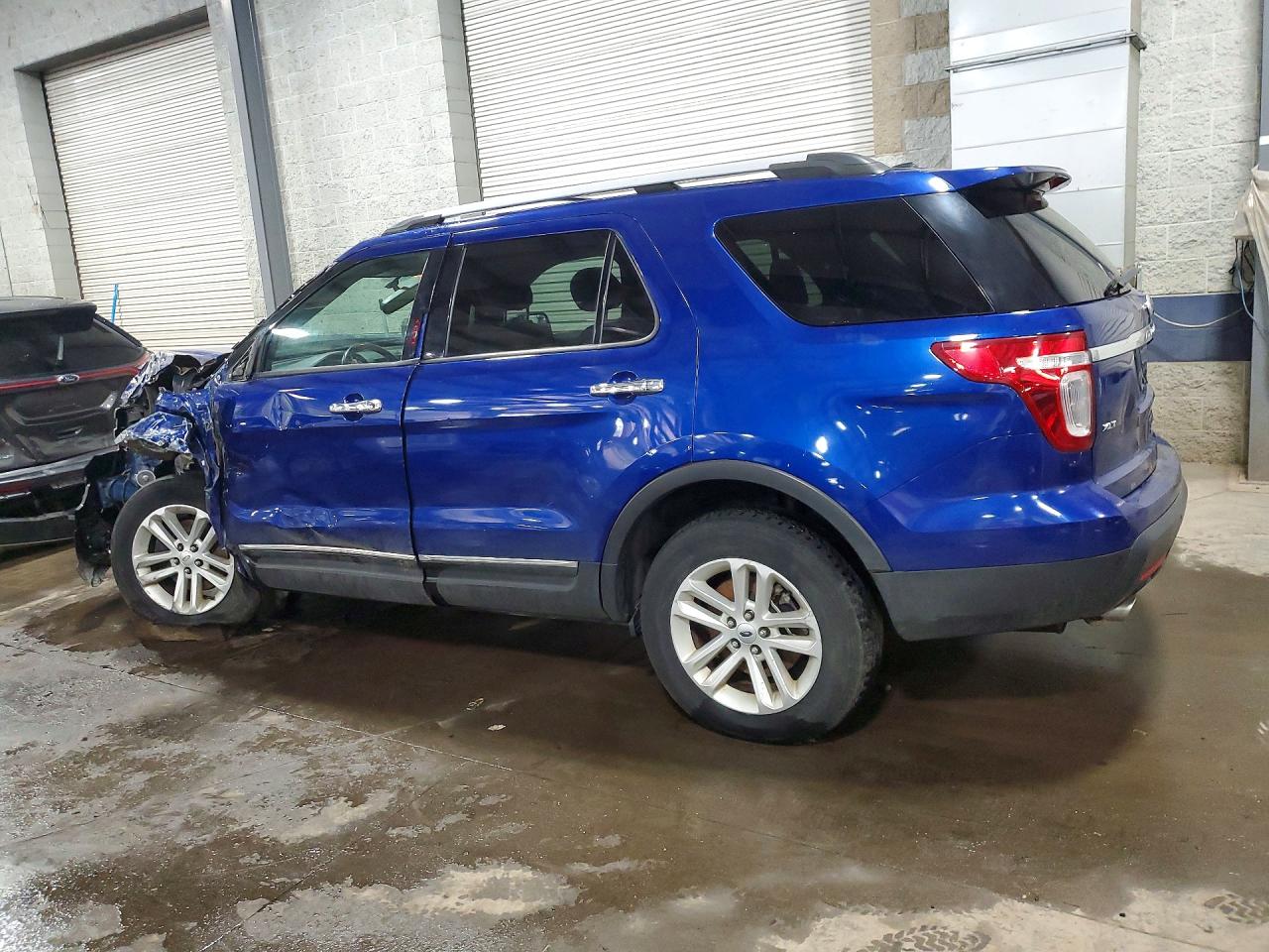 2013 FORD EXPLORER XLT photo 3
