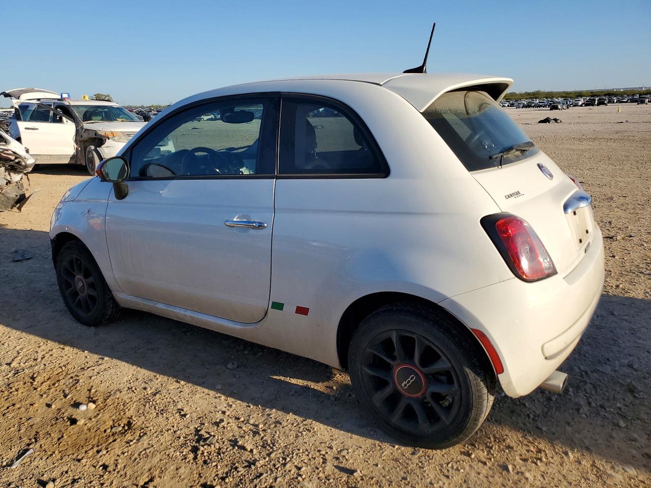 2016 FIAT 500 POP photo 3