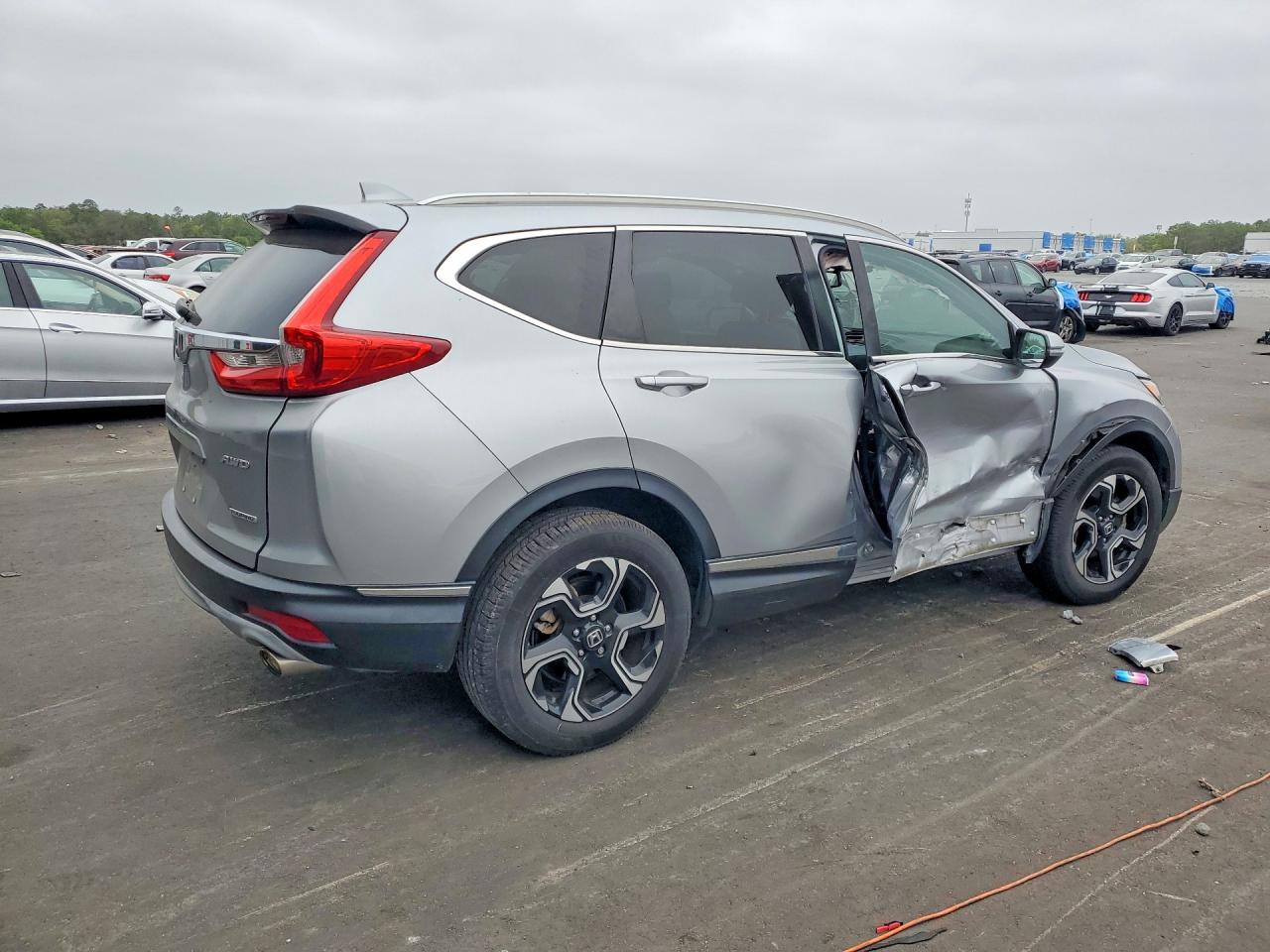 2017 HONDA CR-V TOURING photo 5