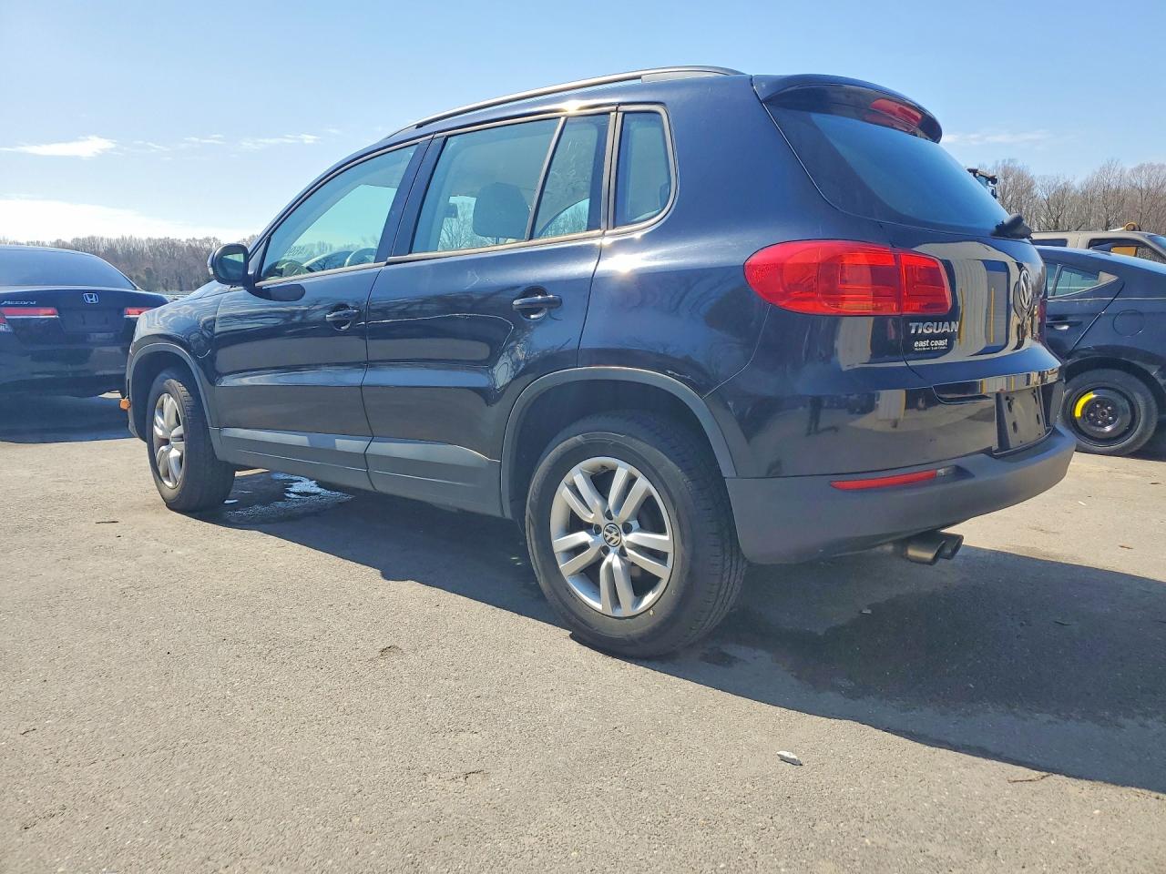 2016 VOLKSWAGEN TIGUAN S photo 2