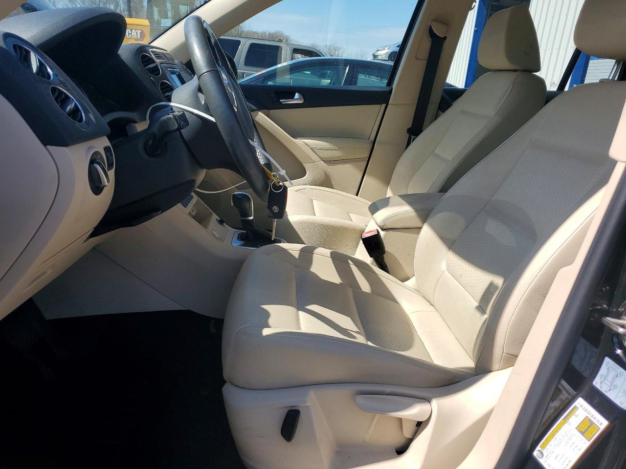 2016 VOLKSWAGEN TIGUAN S photo 7
