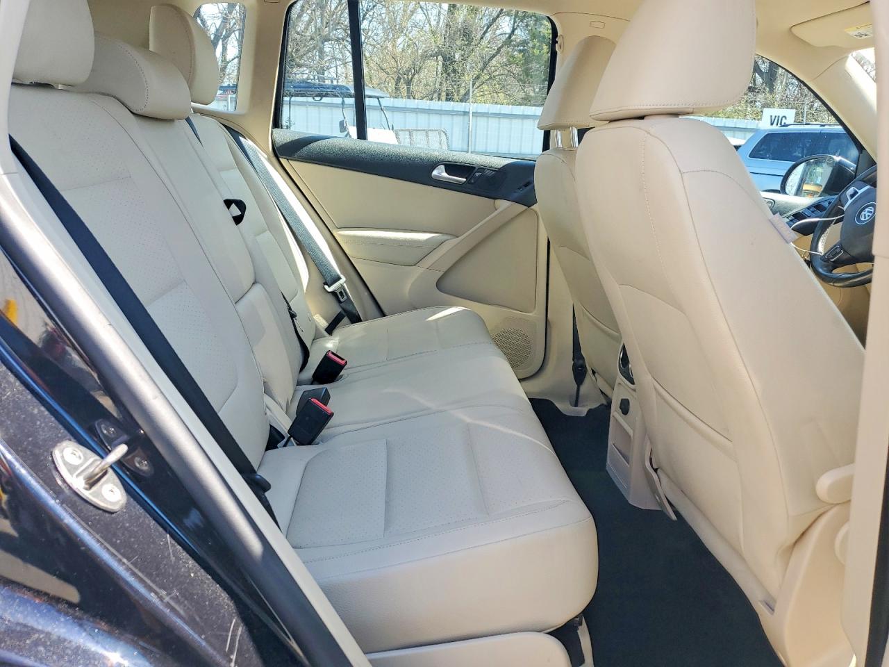 2016 VOLKSWAGEN TIGUAN S photo 11