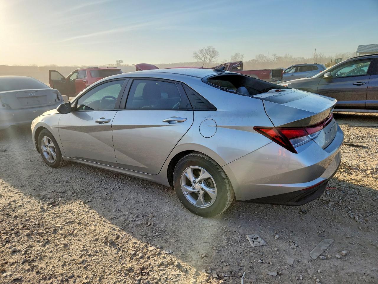 2023 HYUNDAI ELANTRA SE photo 4