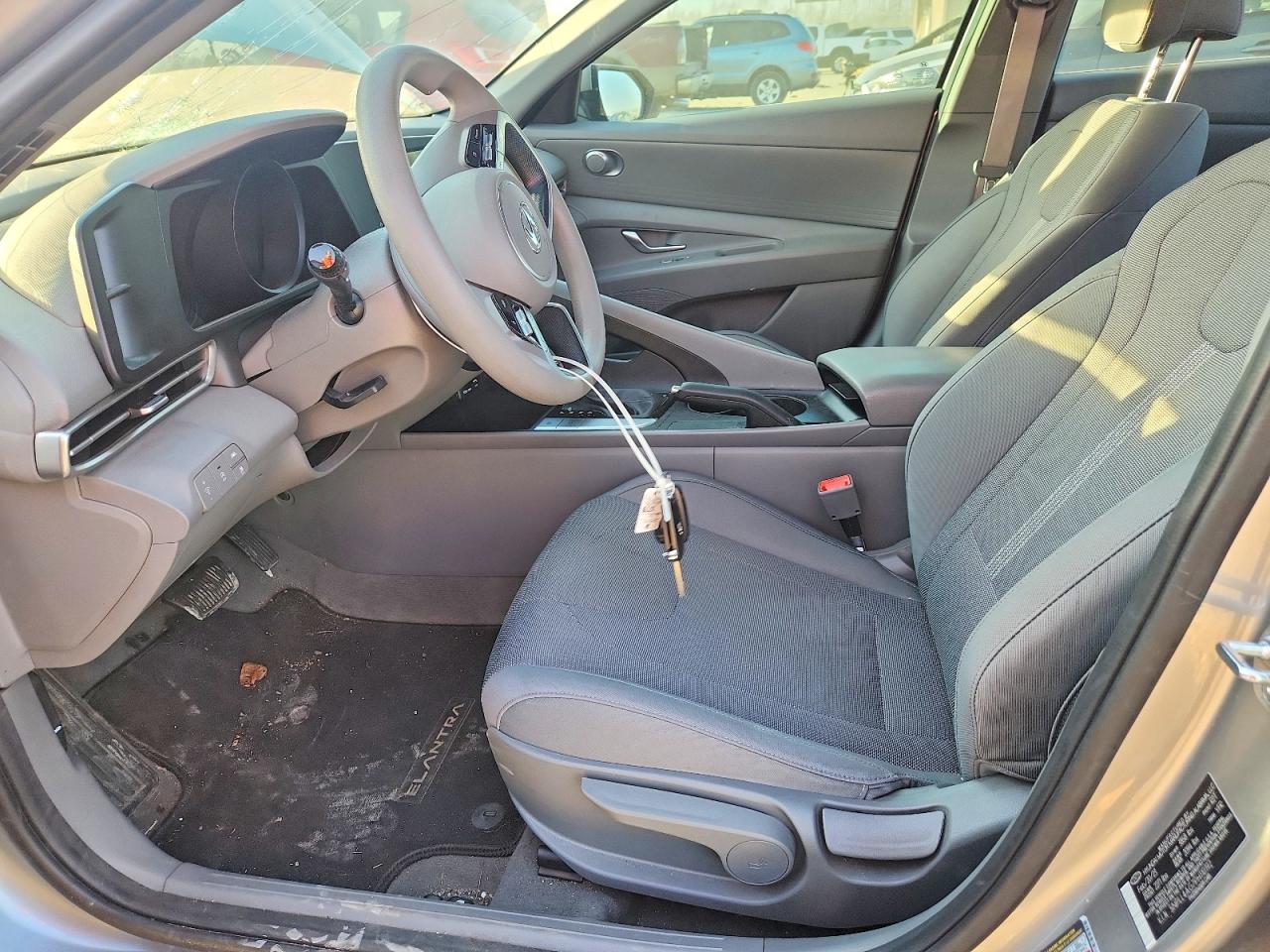 2023 HYUNDAI ELANTRA SE photo 19