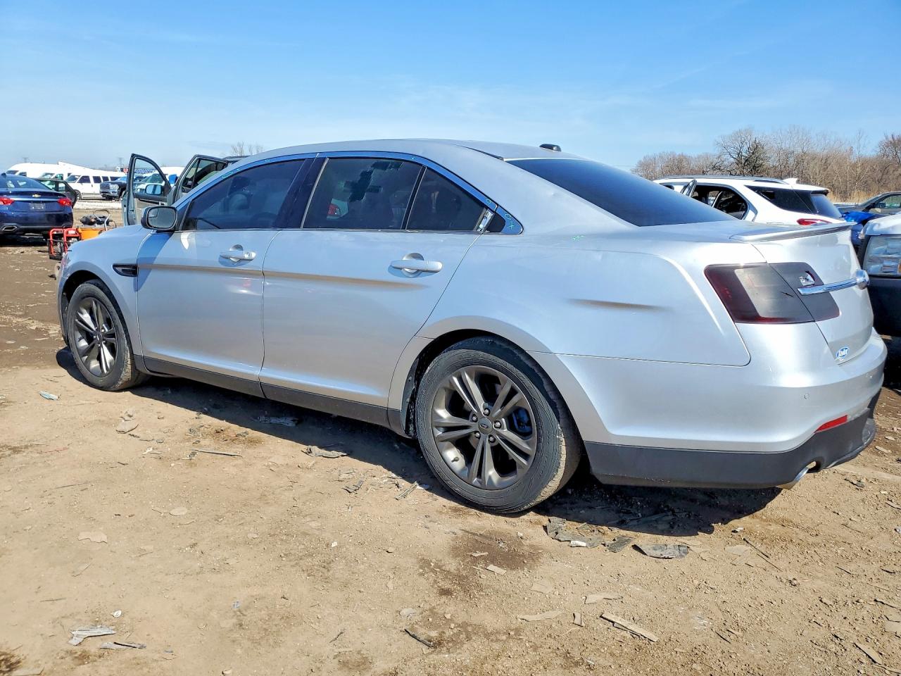 2018 FORD TAURUS SEL photo 3