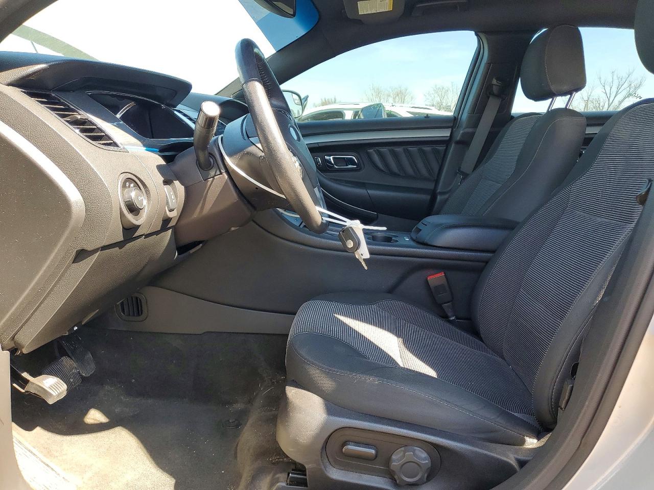 2018 FORD TAURUS SEL photo 13