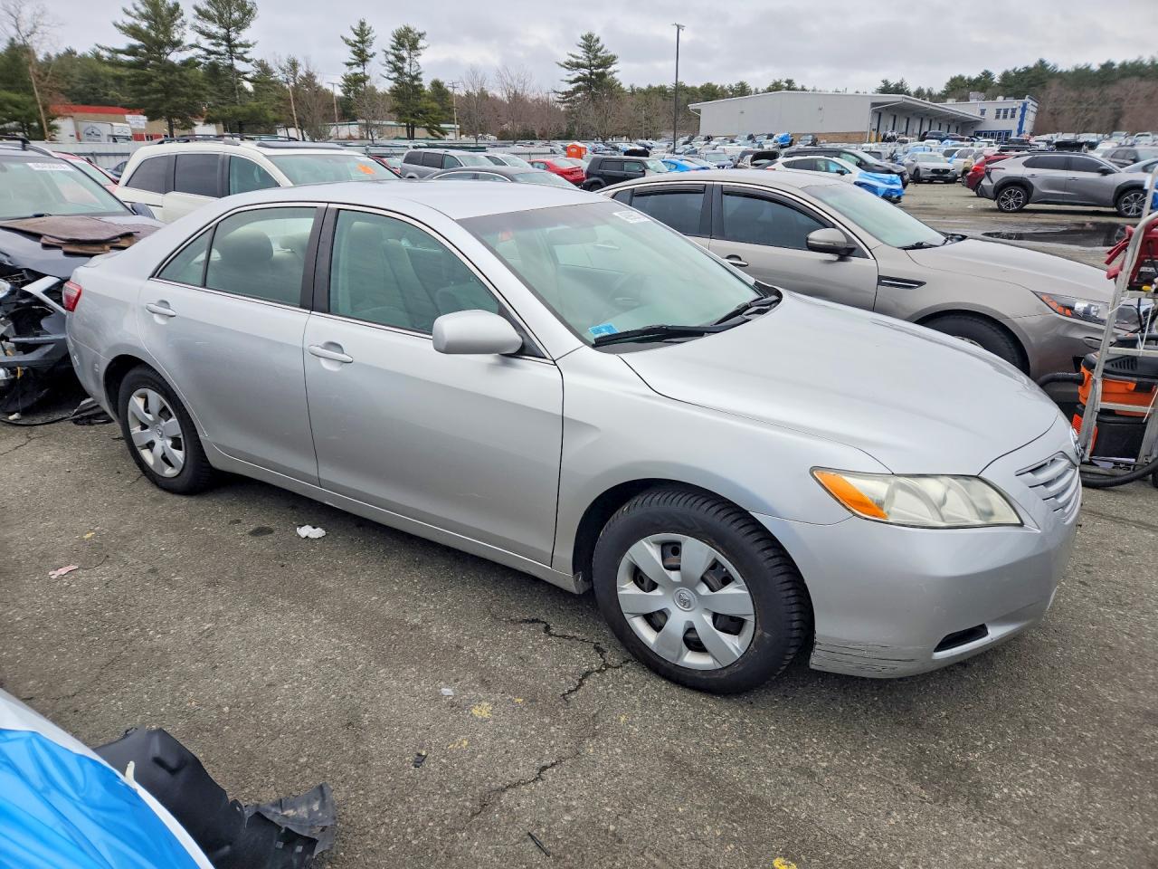 2009 TOYOTA CAMRY LE photo 4
