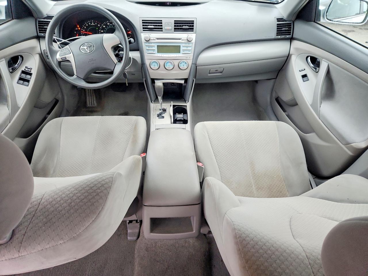 2009 TOYOTA CAMRY LE photo 8