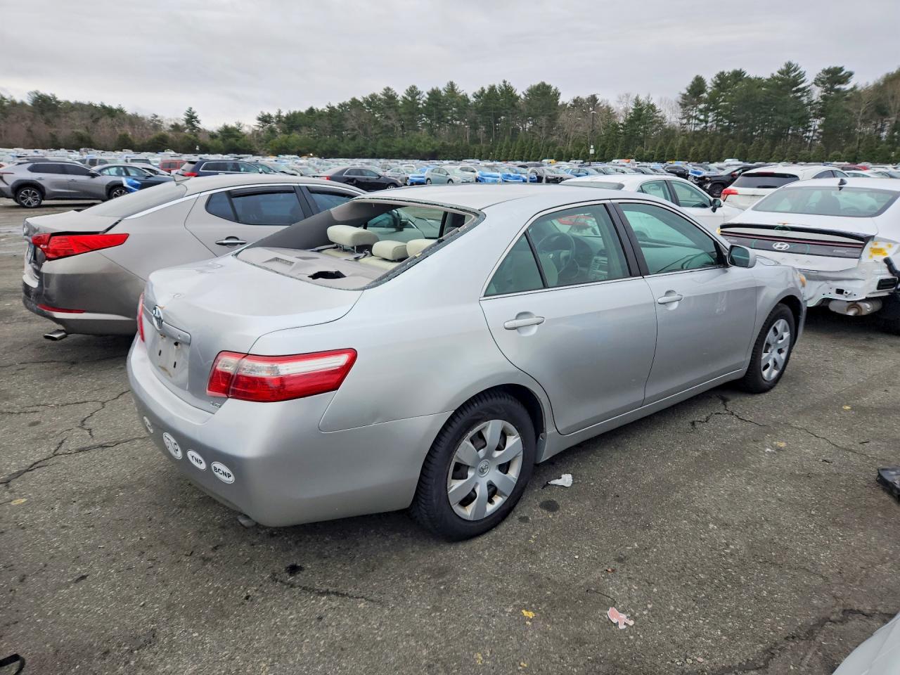 2009 TOYOTA CAMRY LE photo 3