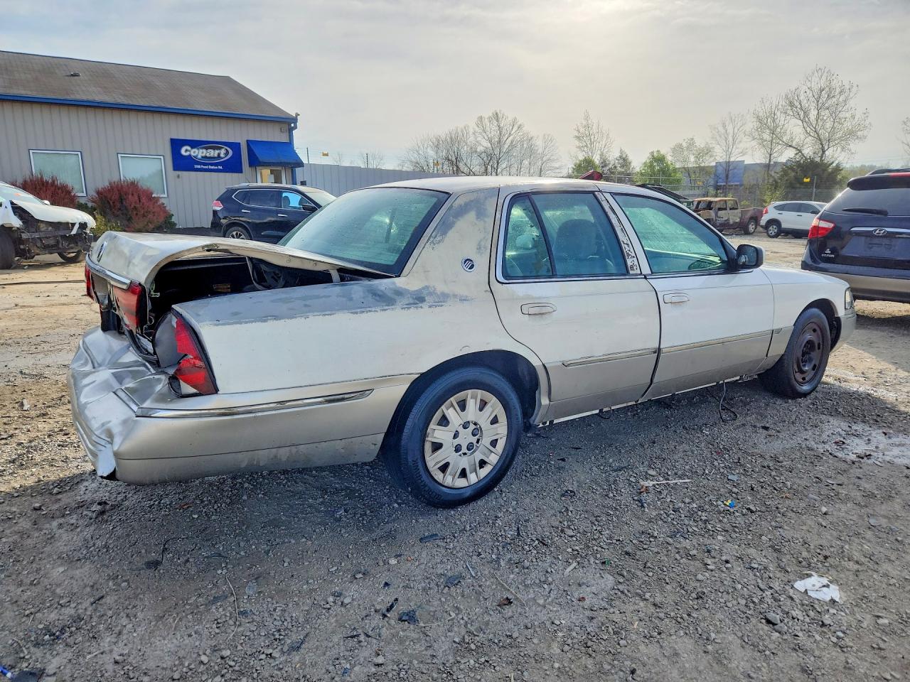 2004 MERCURY GRAND MARQUIS GS photo 5