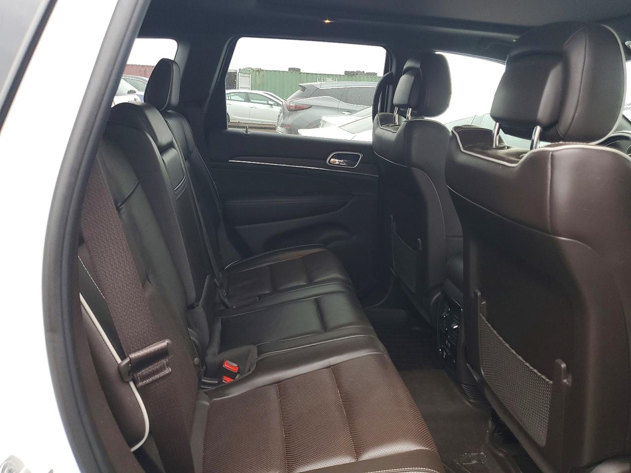 2018 JEEP GRAND CHEROKEE OVERLAND photo 10