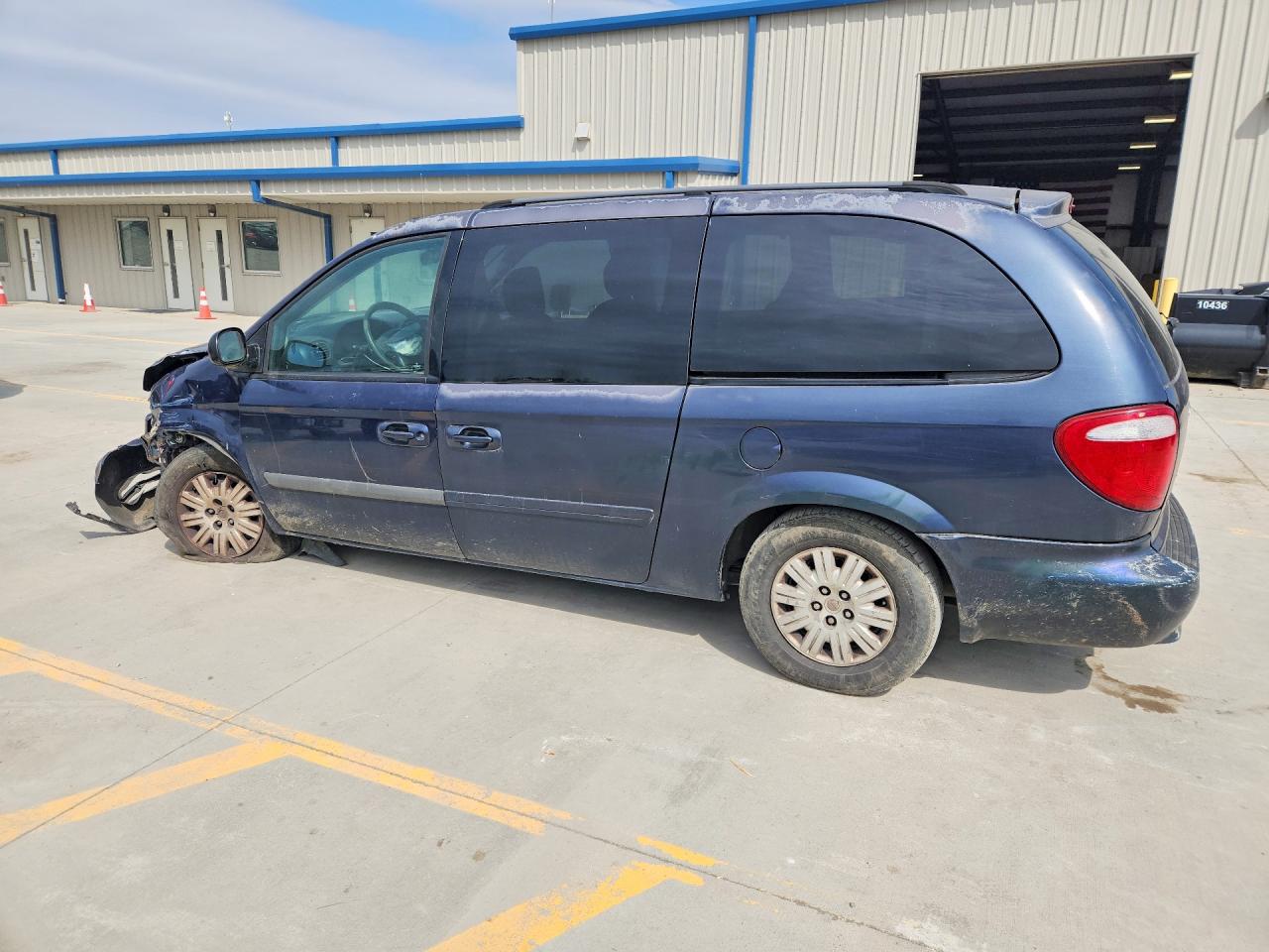 2007 CHRYSLER TOWN & COUNTRY LX photo 3