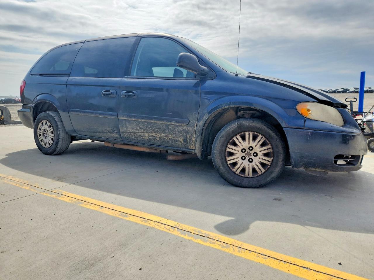 2007 CHRYSLER TOWN & COUNTRY LX photo 7