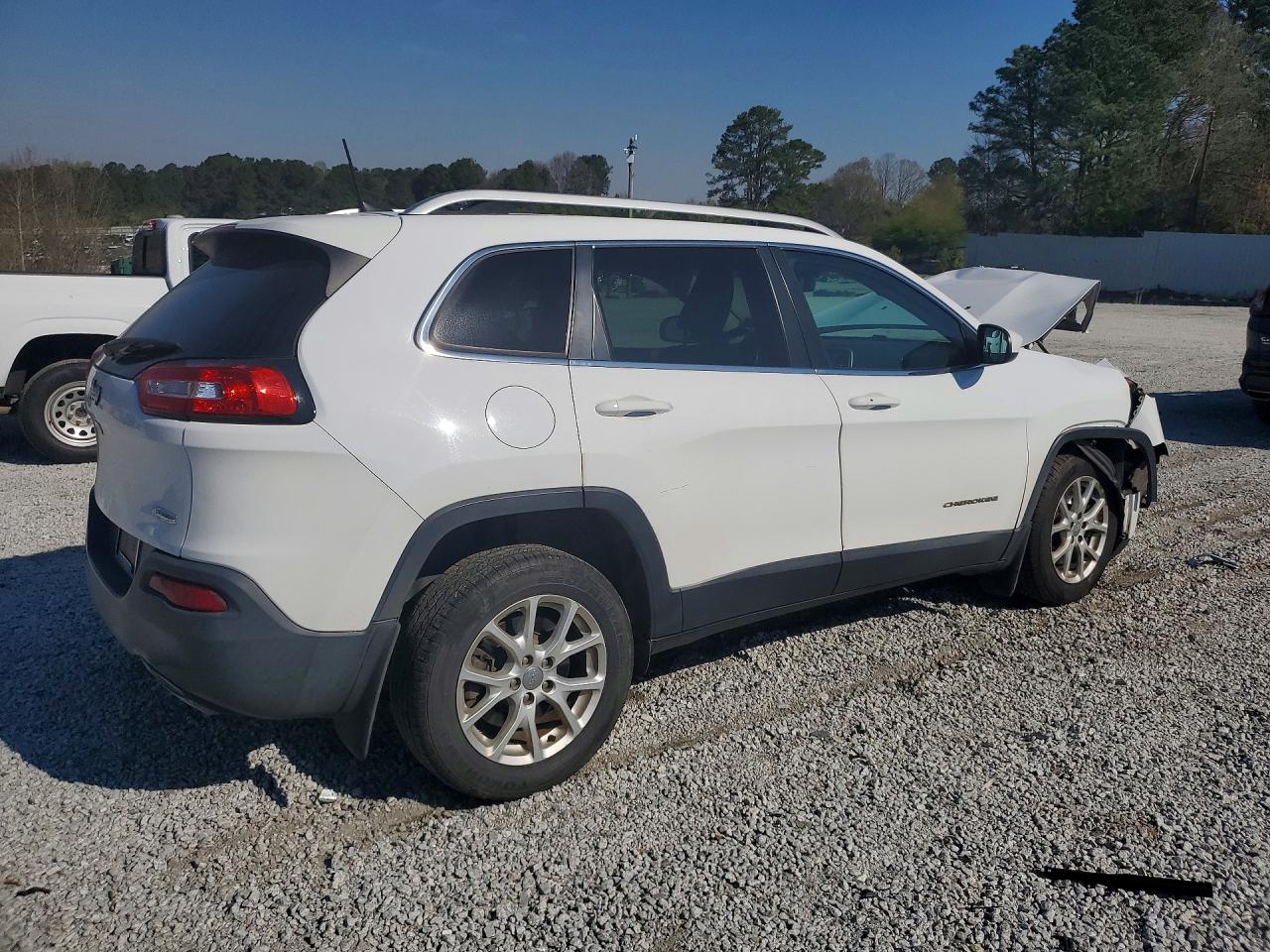 2017 JEEP CHEROKEE LATITUDE photo 3