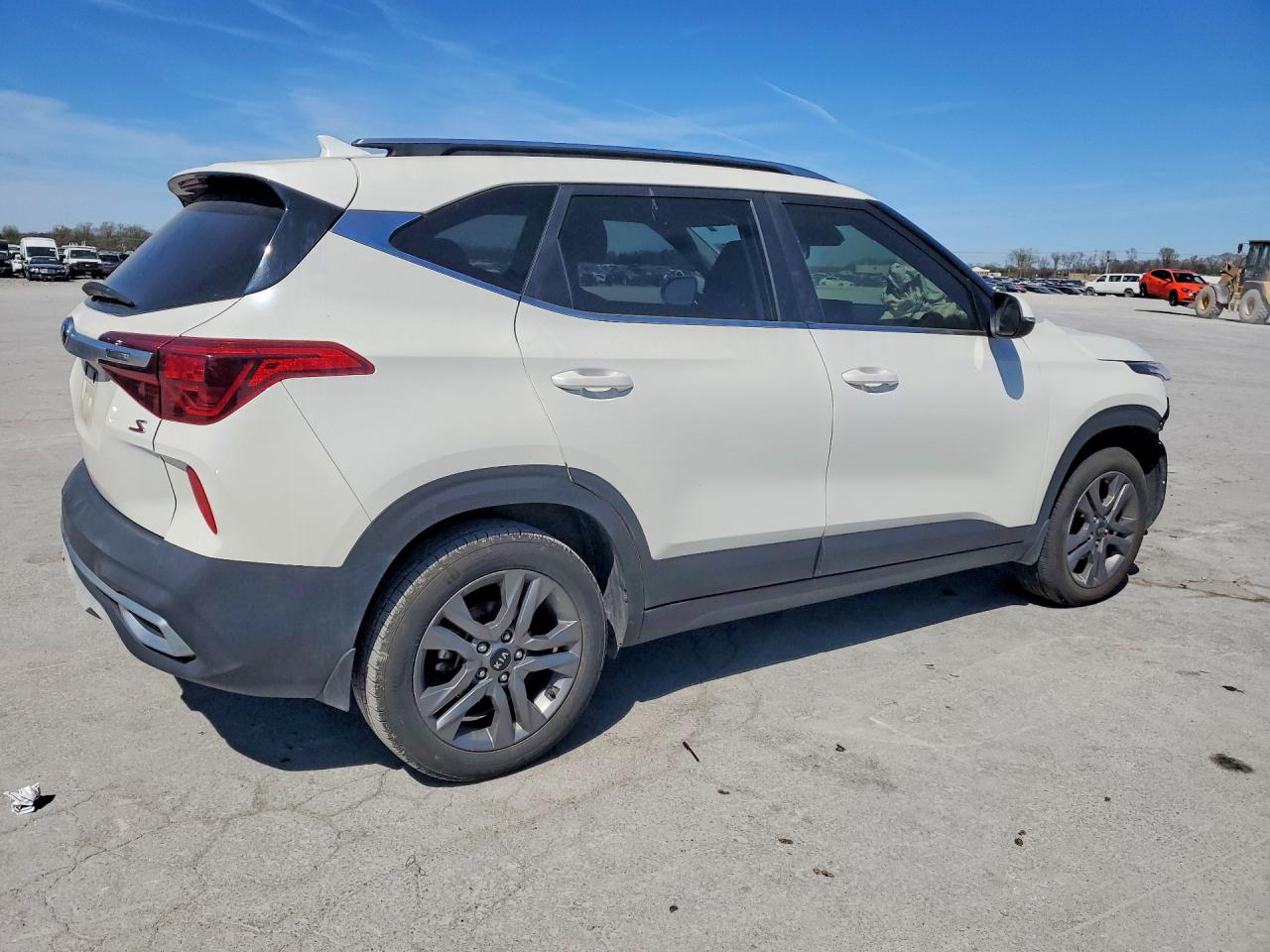 2021 KIA SELTOS S photo 3