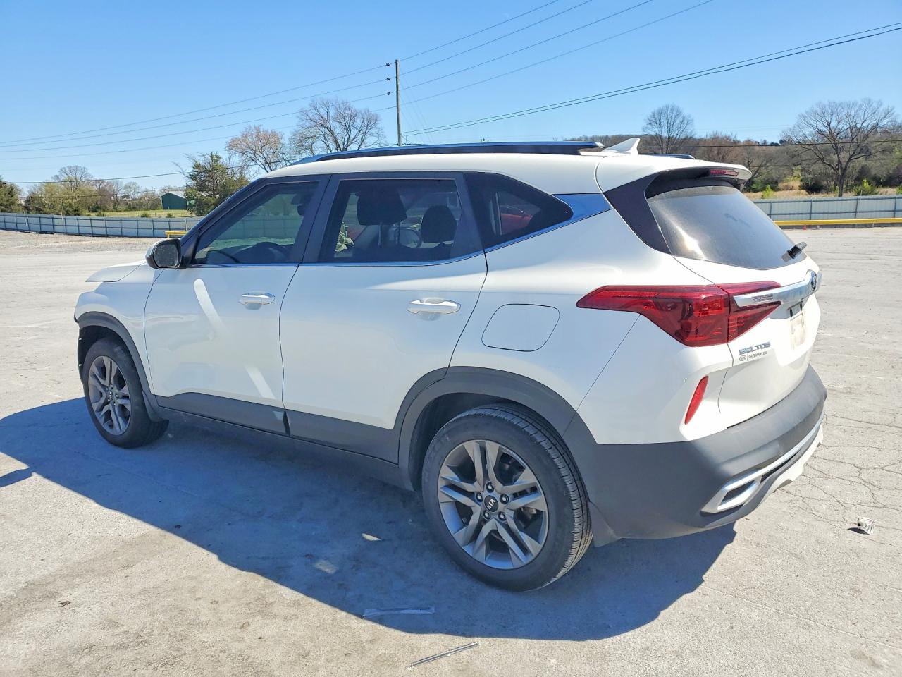 2021 KIA SELTOS S photo 2
