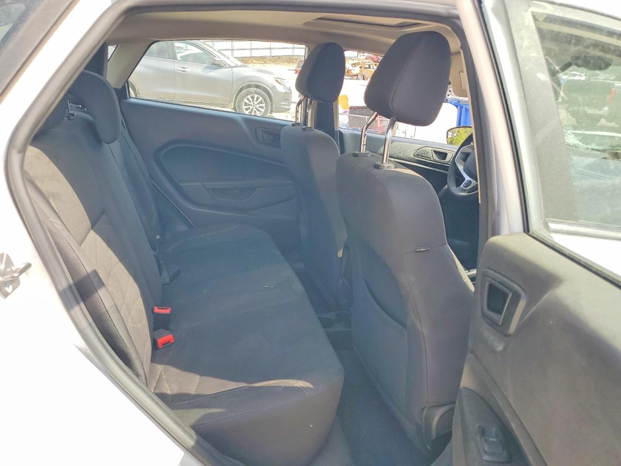 2018 FORD FIESTA SE photo 28