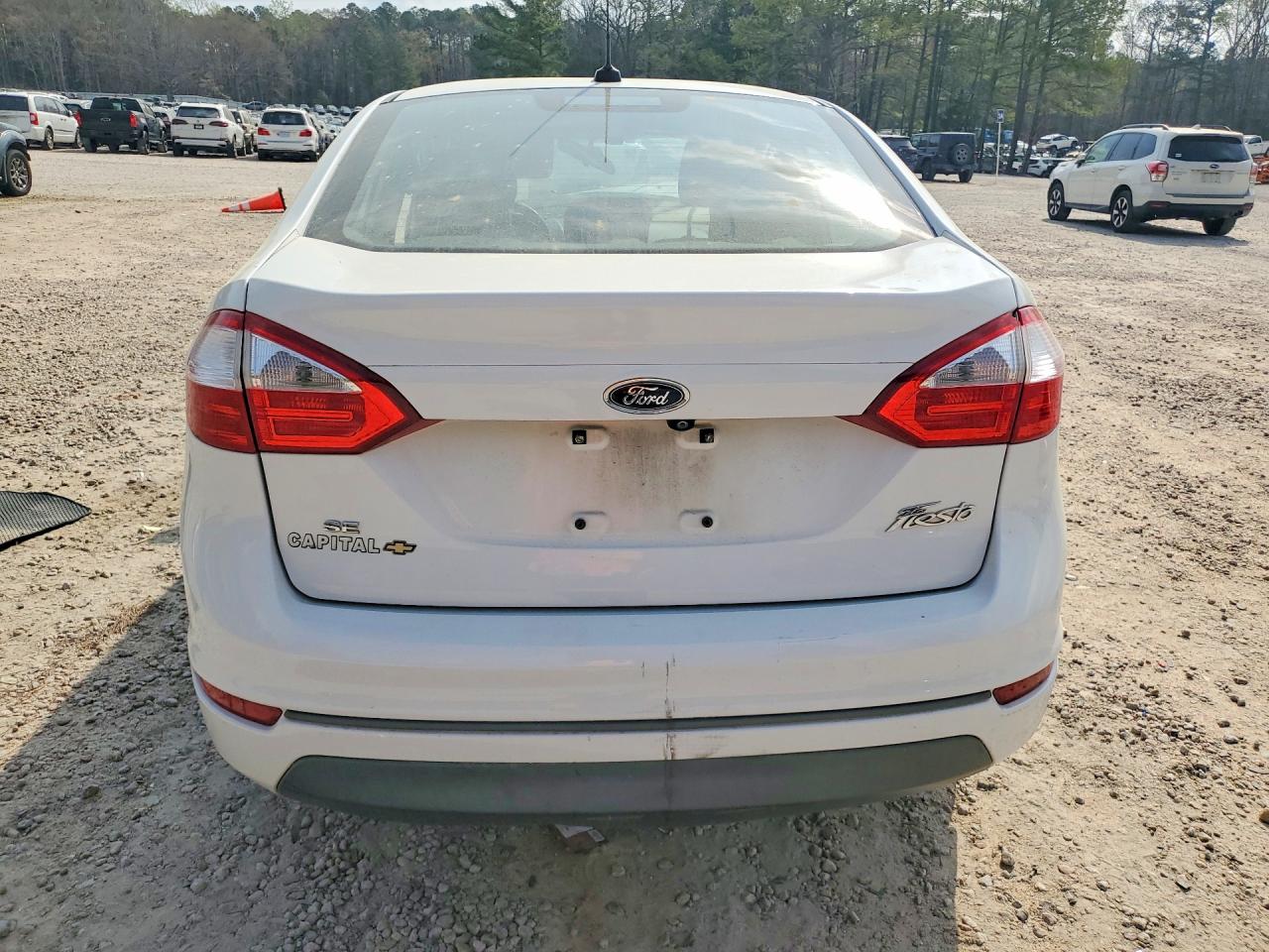 2018 FORD FIESTA SE photo 16