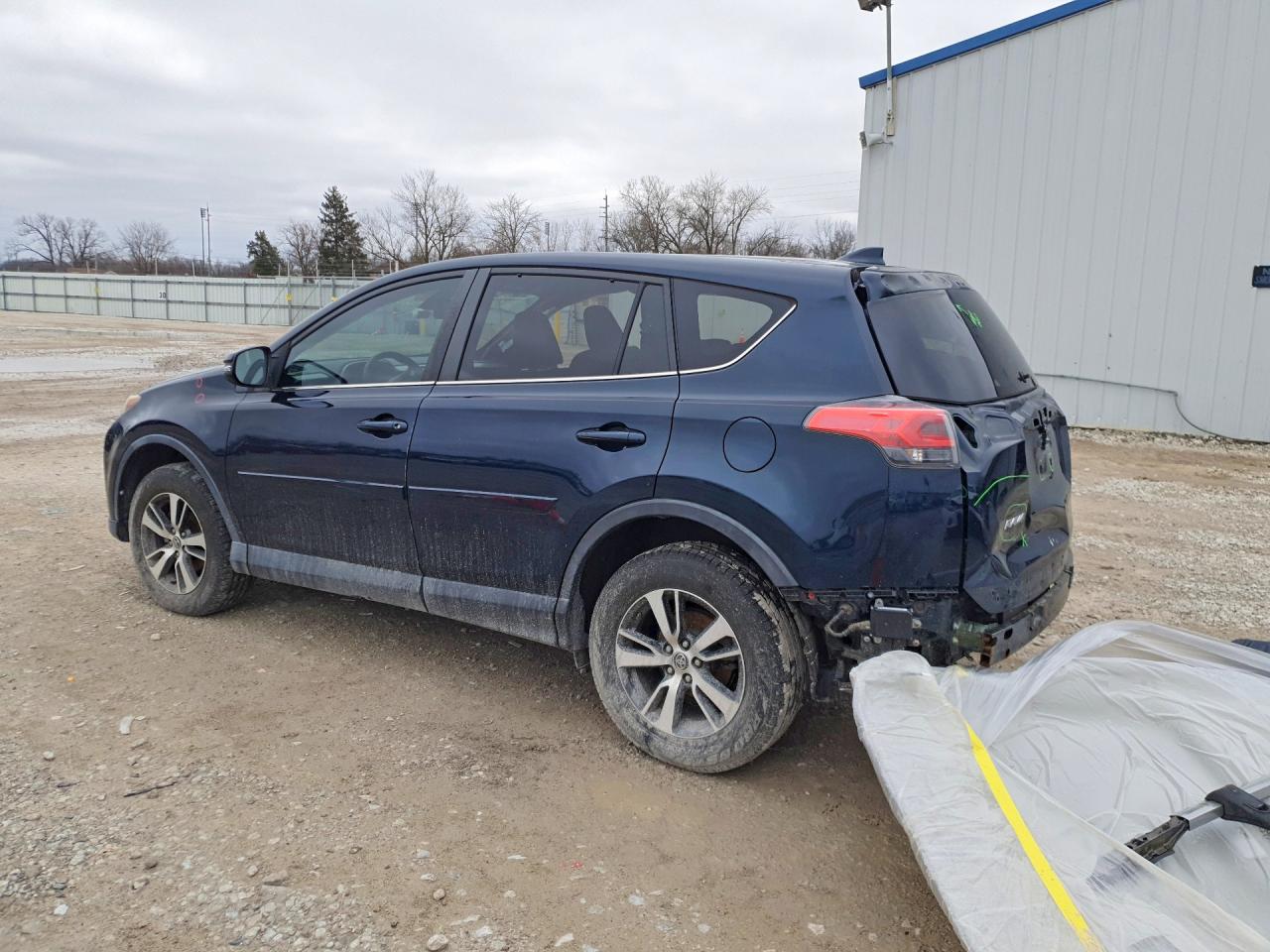 2017 TOYOTA RAV4 XLE photo 3