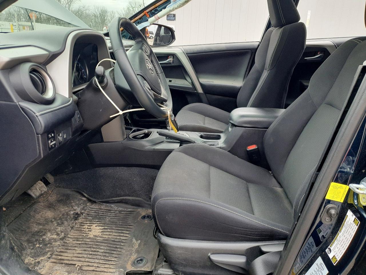 2017 TOYOTA RAV4 XLE photo 13