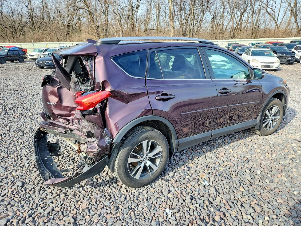 2018 TOYOTA RAV4 XLE photo 3