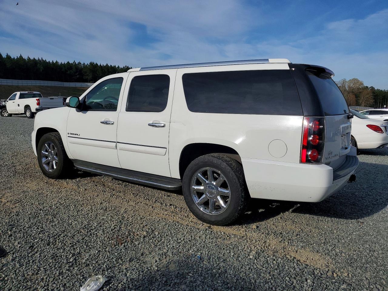 2007 GMC YUKON XL DENALI photo 4