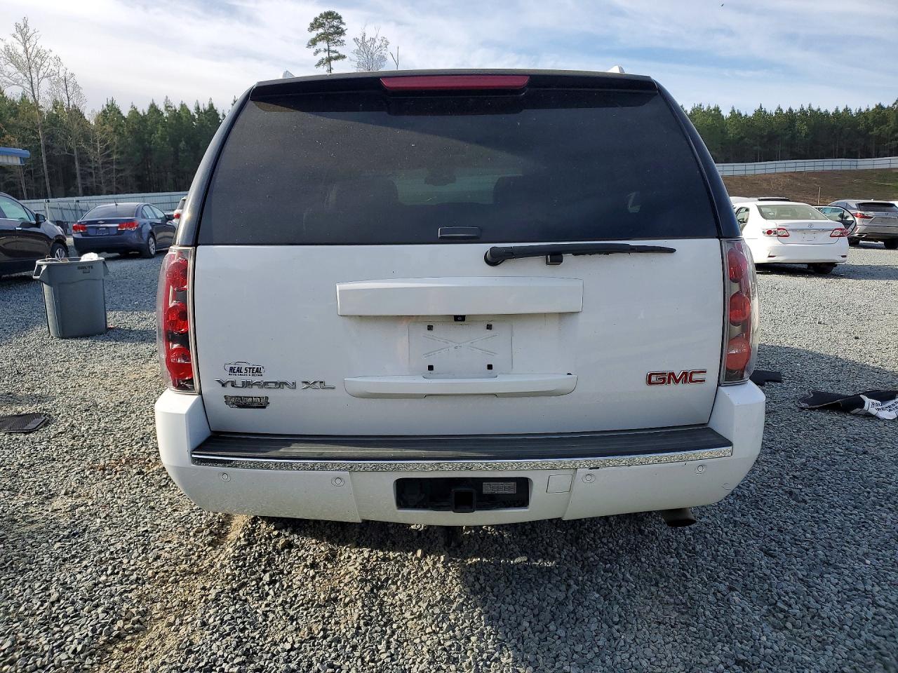 2007 GMC YUKON XL DENALI photo 16