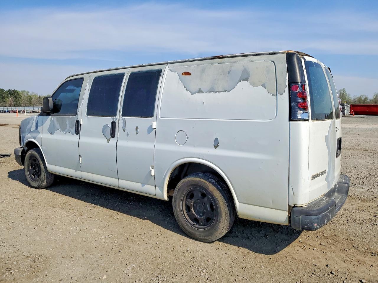 2003 GMC SAVANA G1500 photo 3