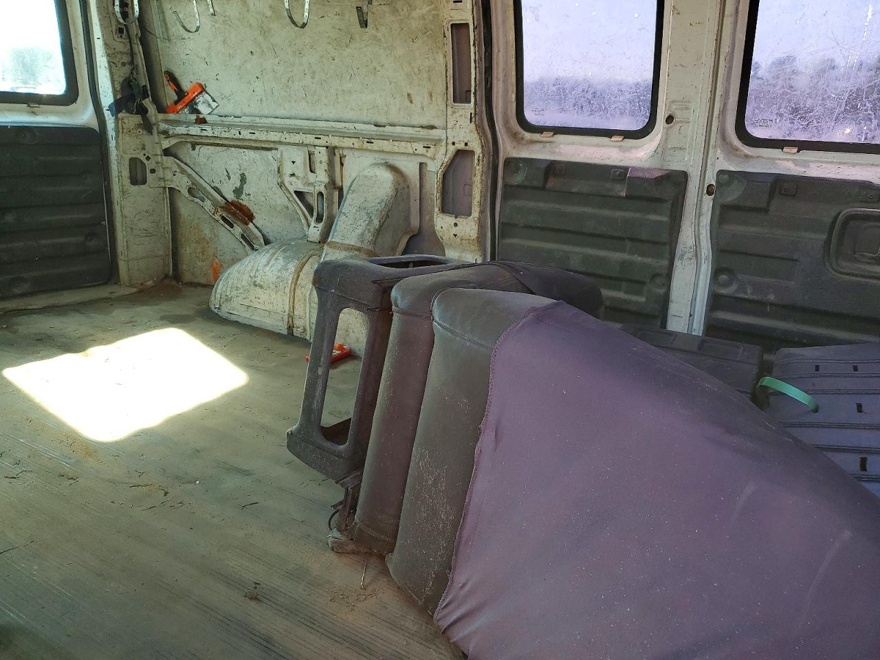 2003 GMC SAVANA G1500 photo 21