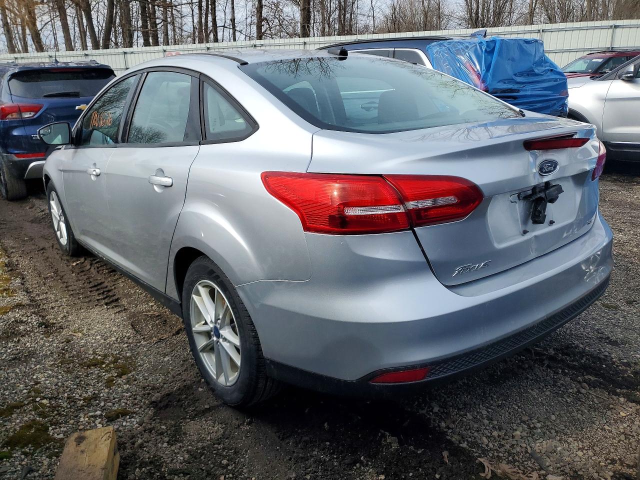 2017 FORD FOCUS SE photo 2