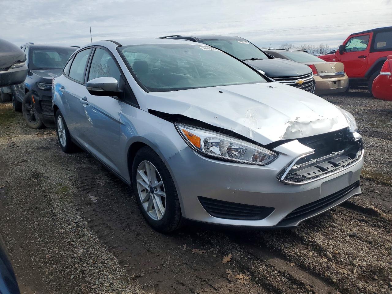 2017 FORD FOCUS SE photo 4