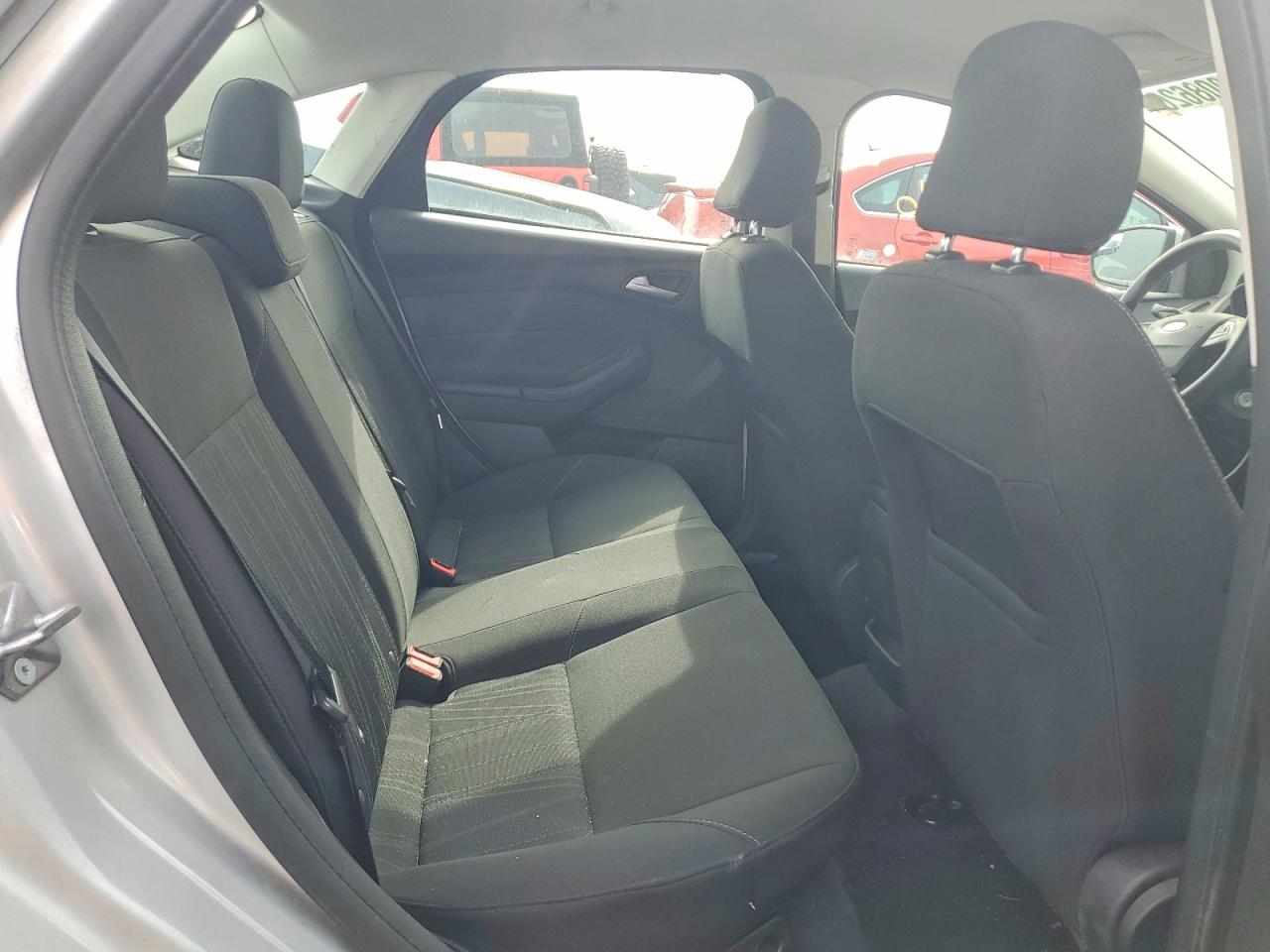 2017 FORD FOCUS SE photo 10