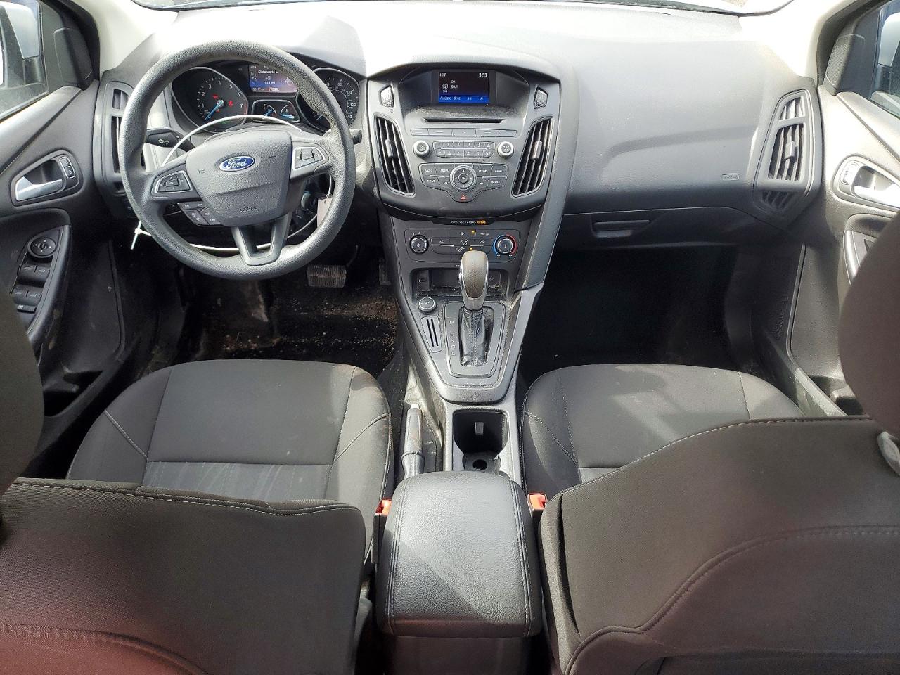 2017 FORD FOCUS SE photo 8