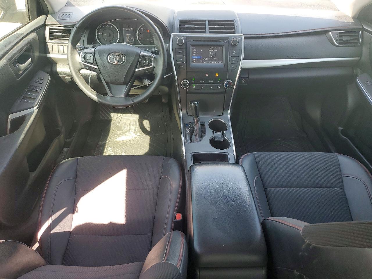 2017 TOYOTA CAMRY SE photo 8
