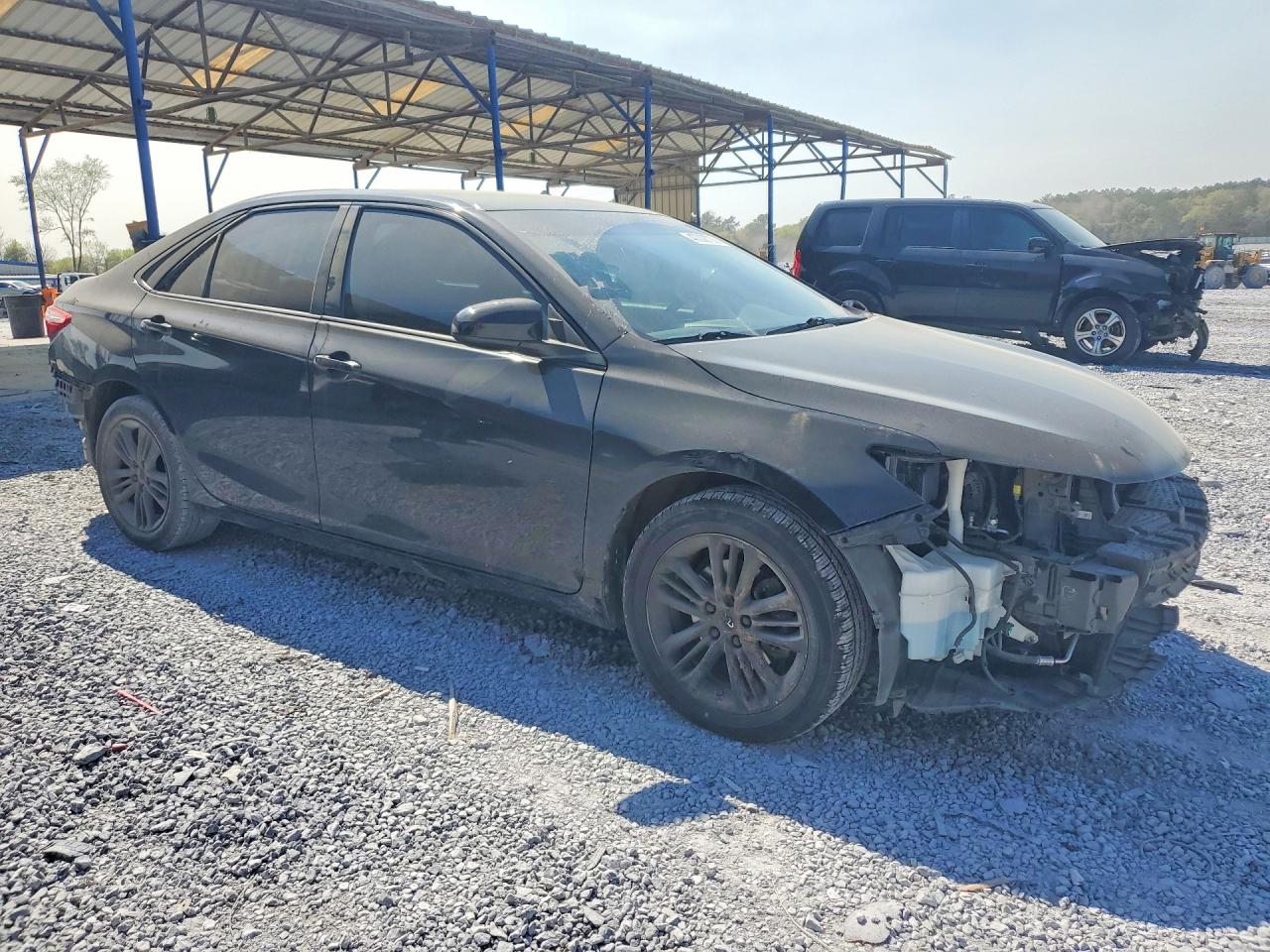 2017 TOYOTA CAMRY SE photo 4