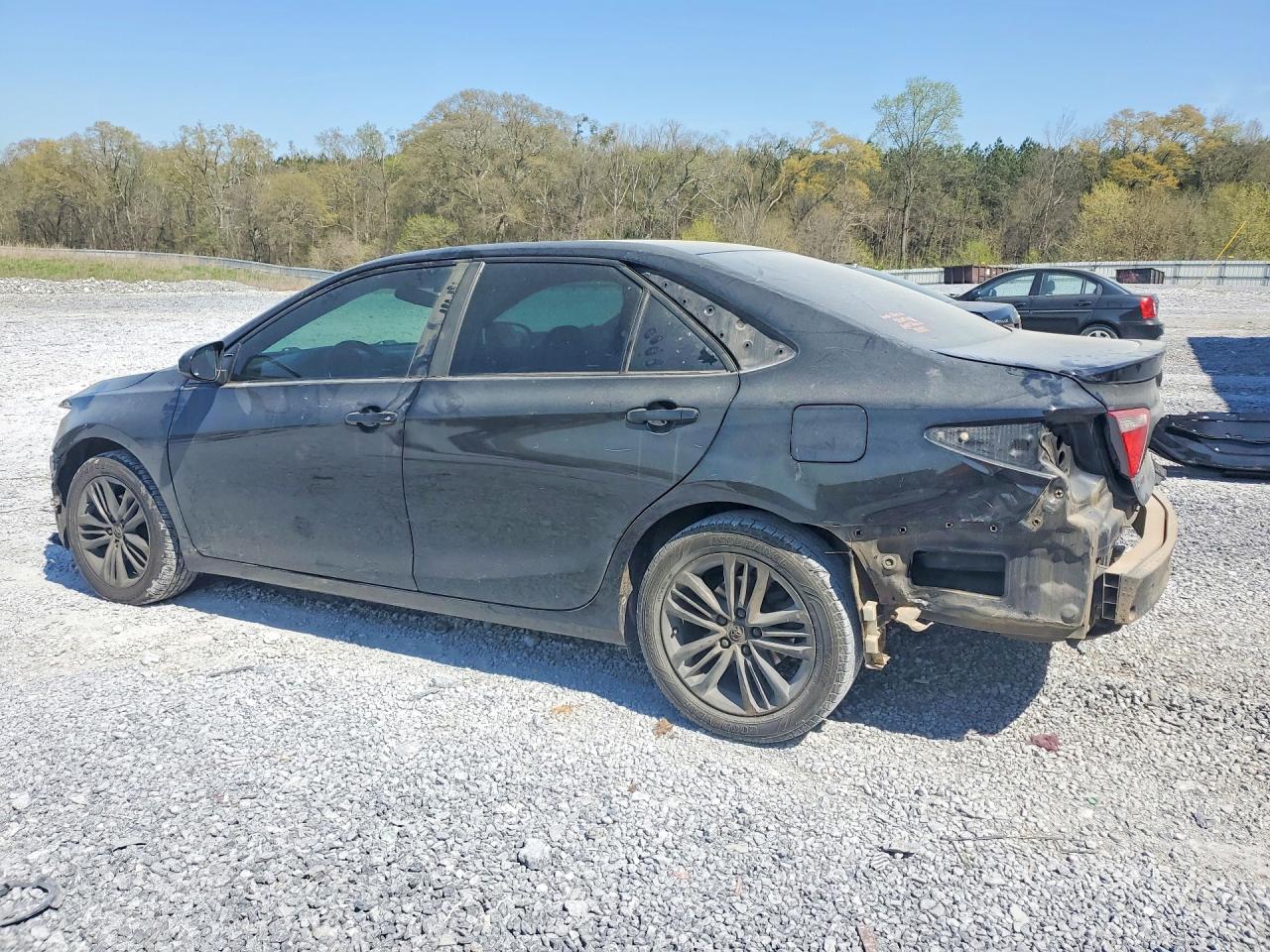 2017 TOYOTA CAMRY SE photo 2
