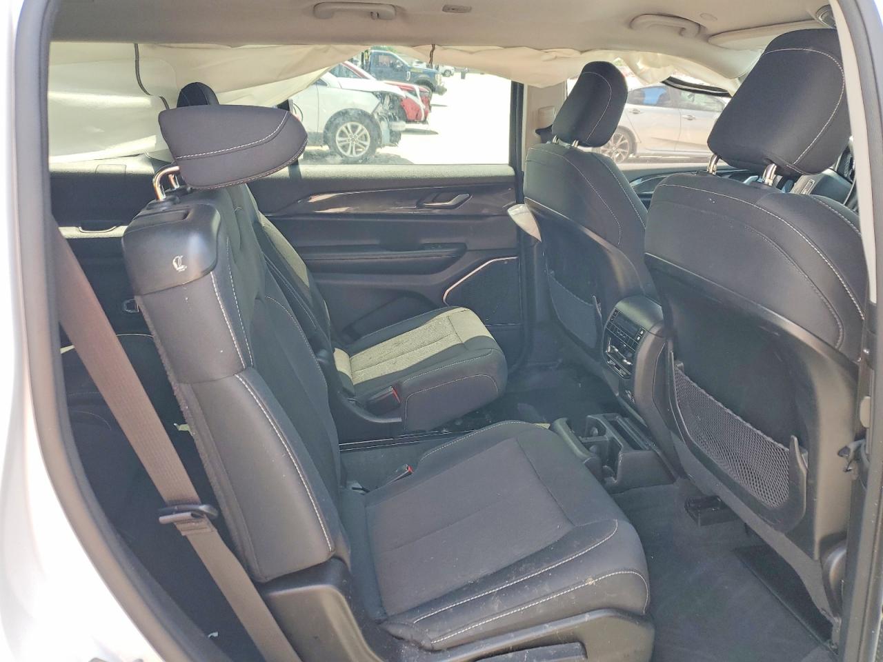 2022 JEEP GRAND CHEROKEE L LAREDO photo 11