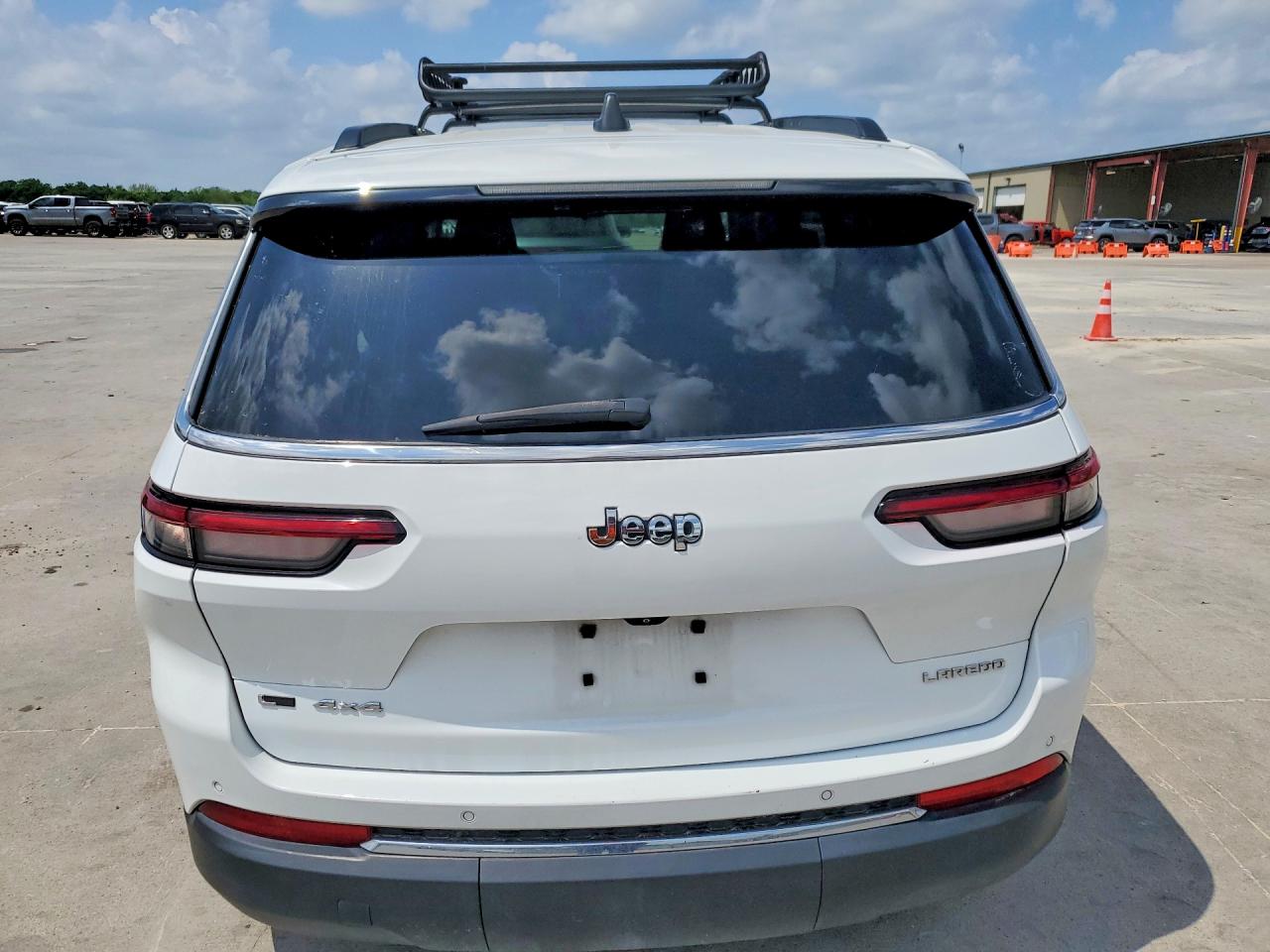 2022 JEEP GRAND CHEROKEE L LAREDO photo 6