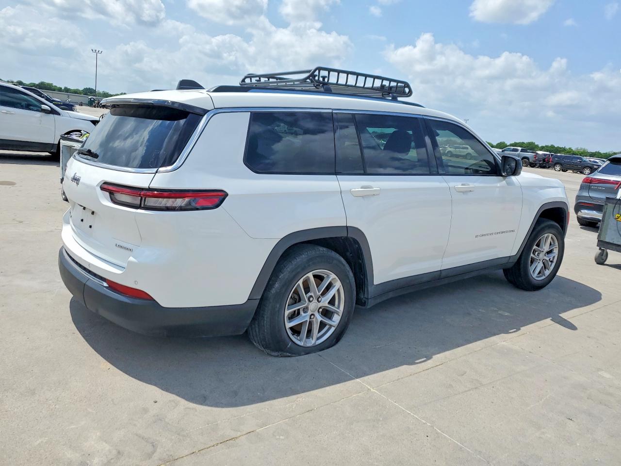 2022 JEEP GRAND CHEROKEE L LAREDO photo 3