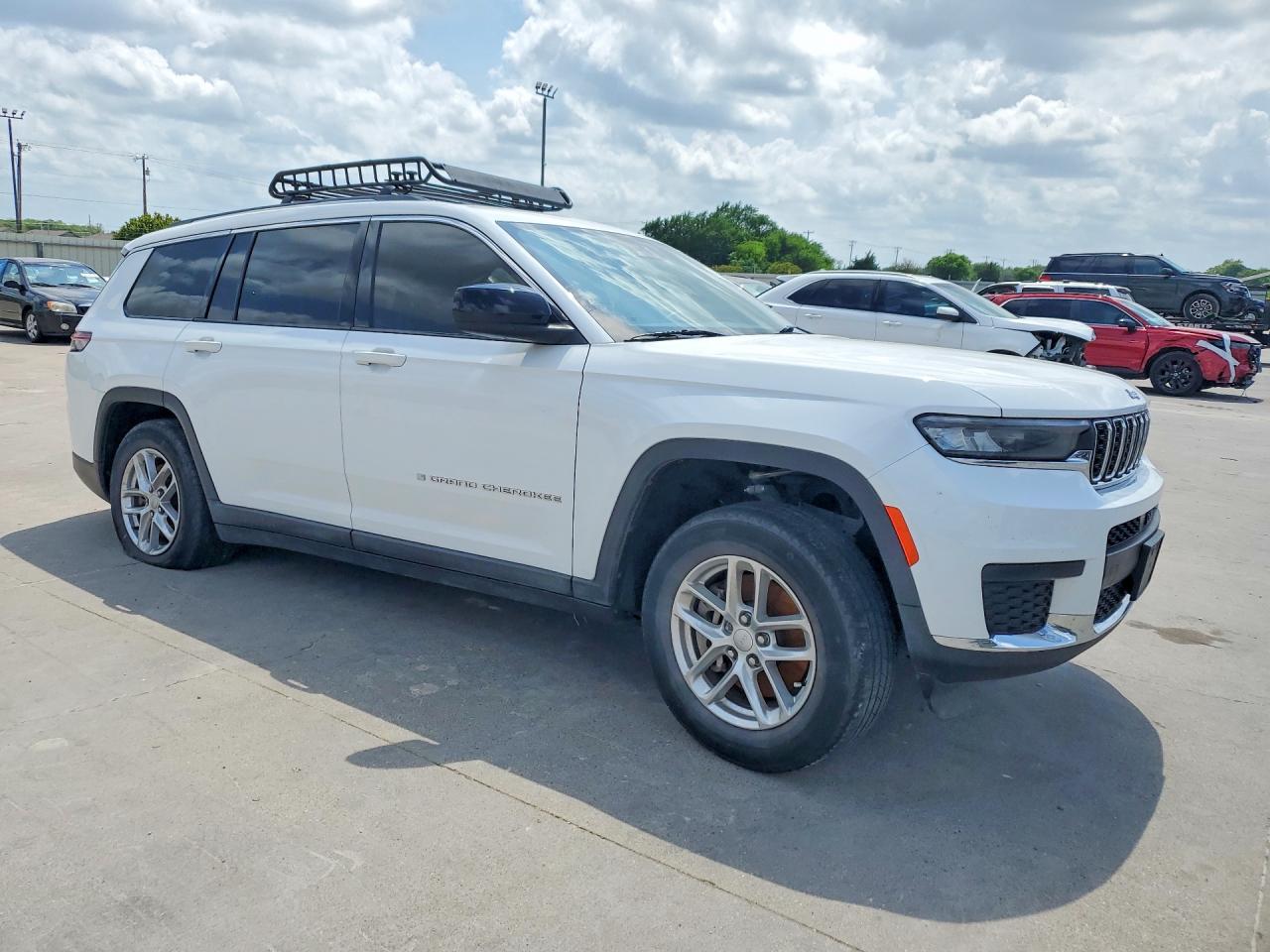 2022 JEEP GRAND CHEROKEE L LAREDO photo 4