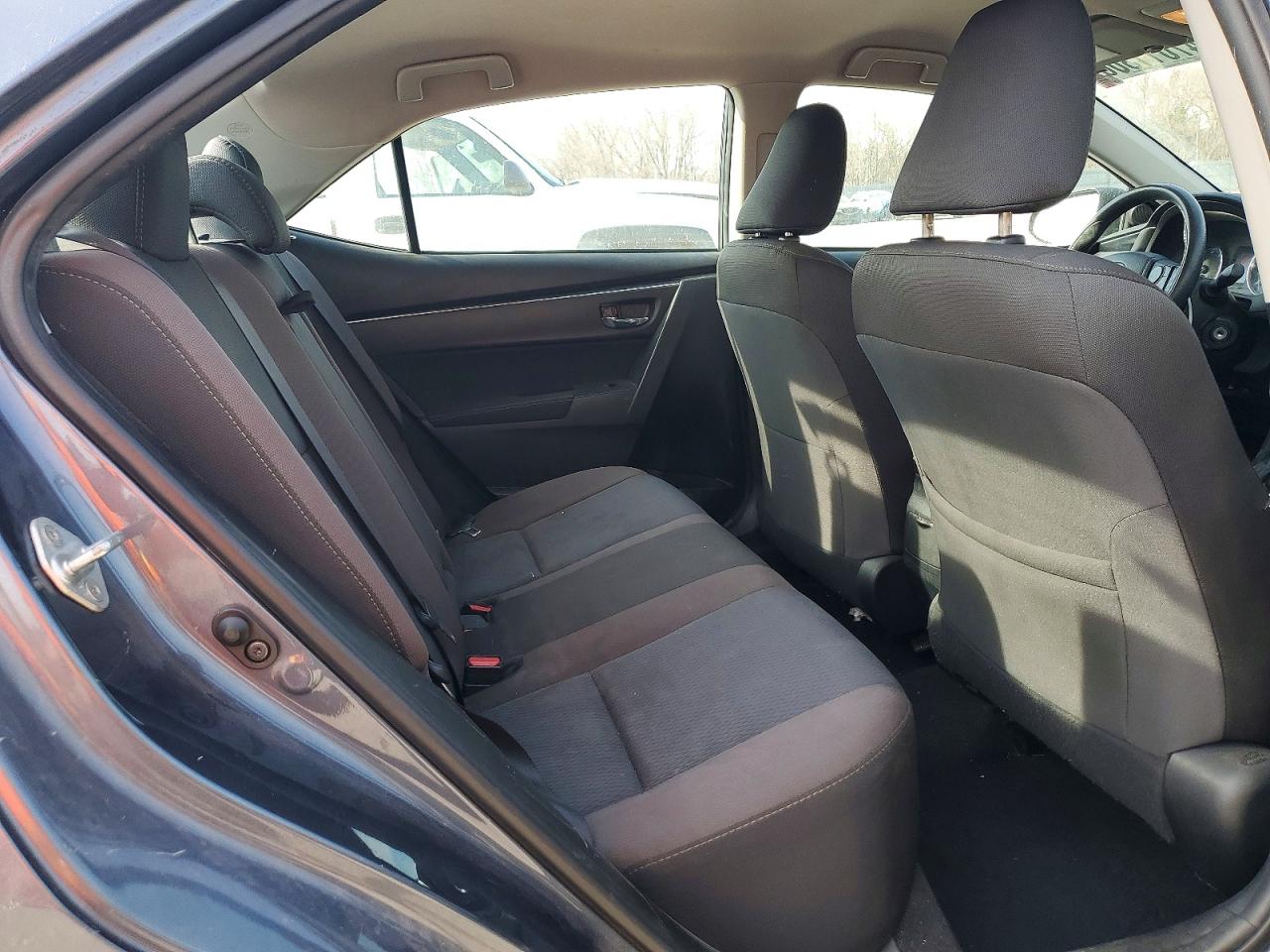 2017 TOYOTA COROLLA LE photo 19