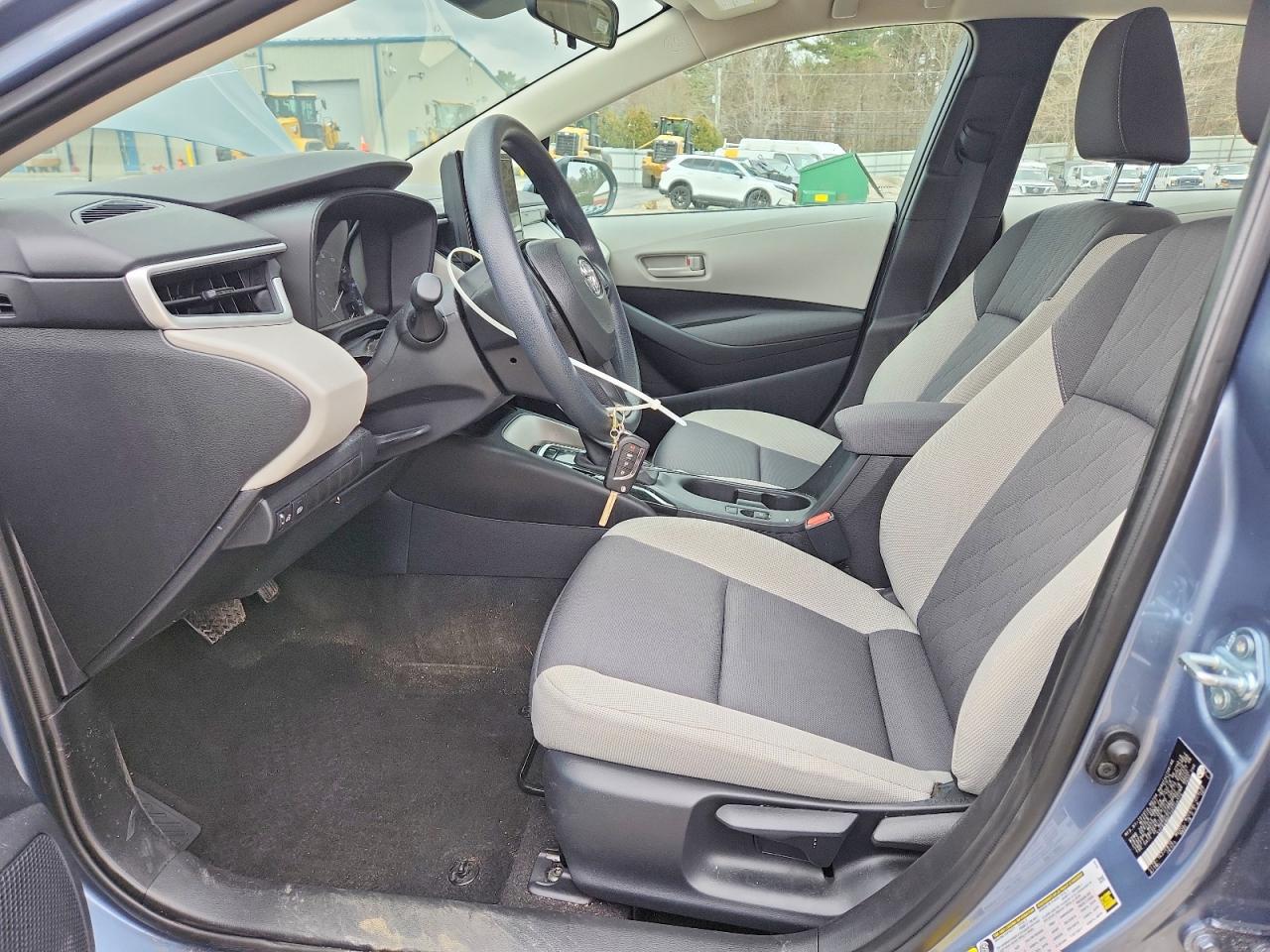 2025 TOYOTA COROLLA LE photo 19