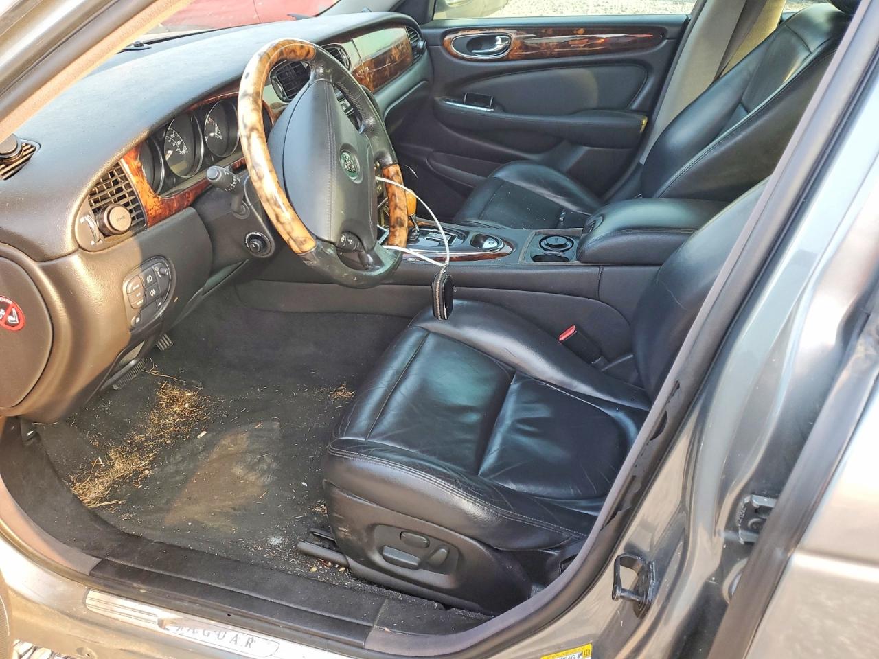 2004 JAGUAR XJ8 photo 7