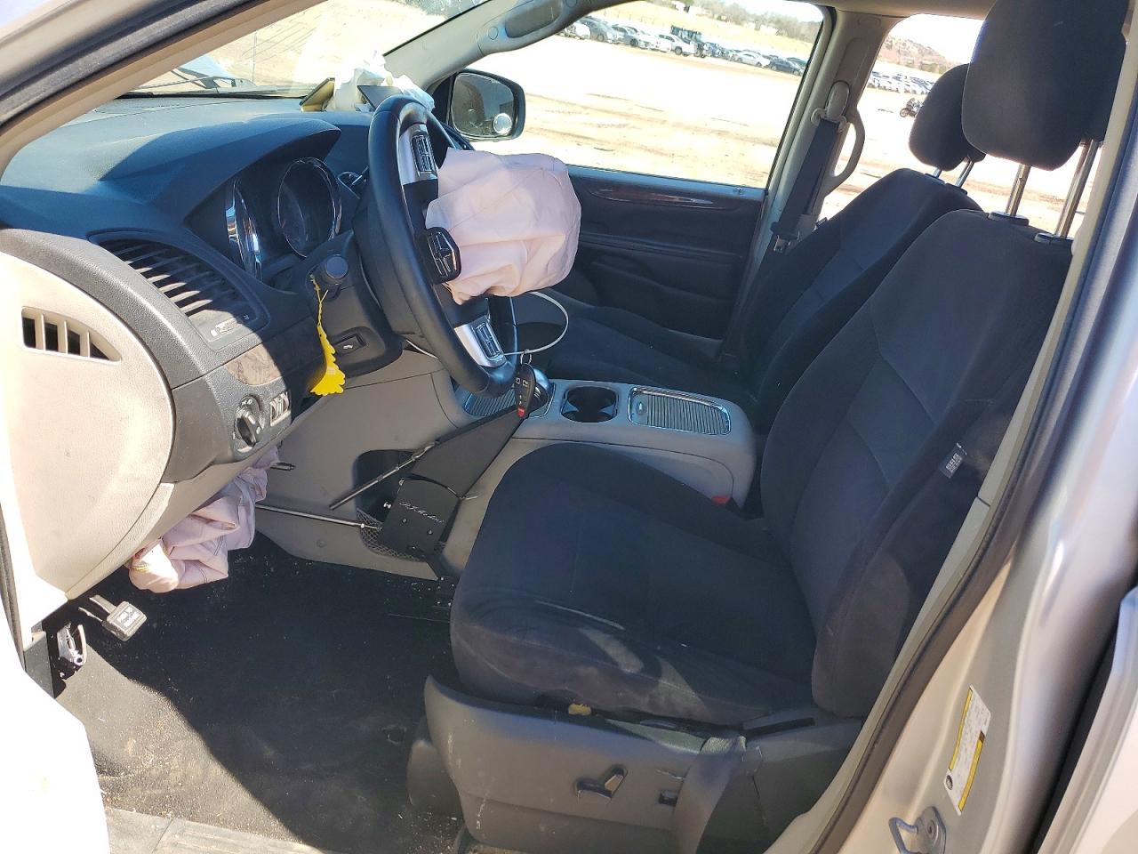 2011 DODGE GRAND CARAVAN CREW photo 13