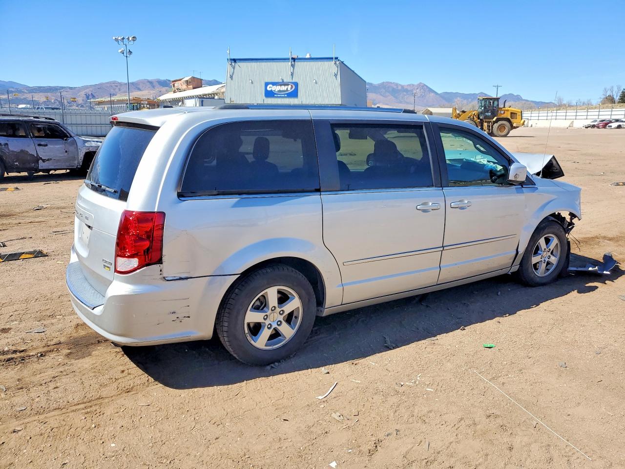 2011 DODGE GRAND CARAVAN CREW photo 5