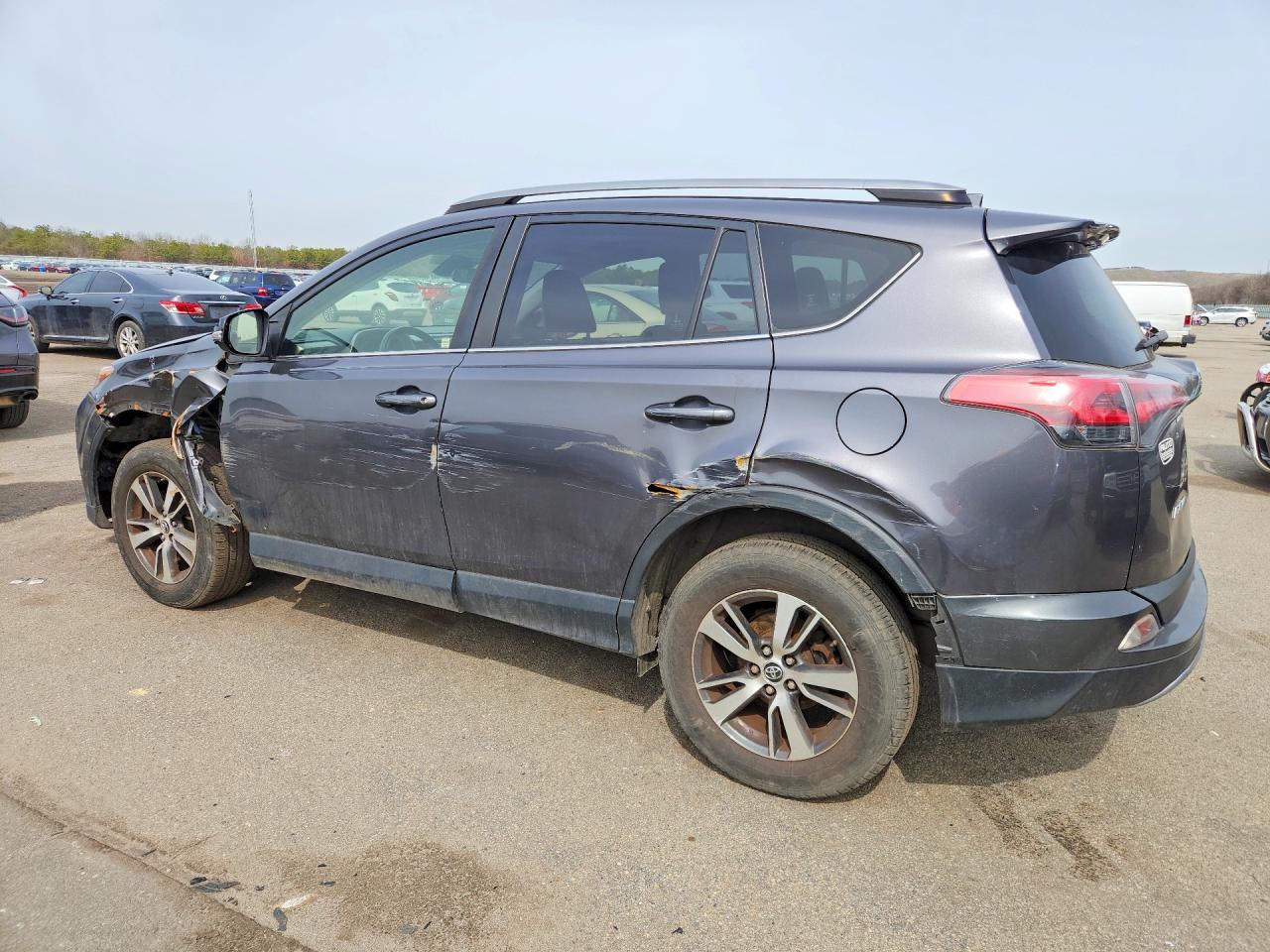 2018 TOYOTA RAV 4 photo 3