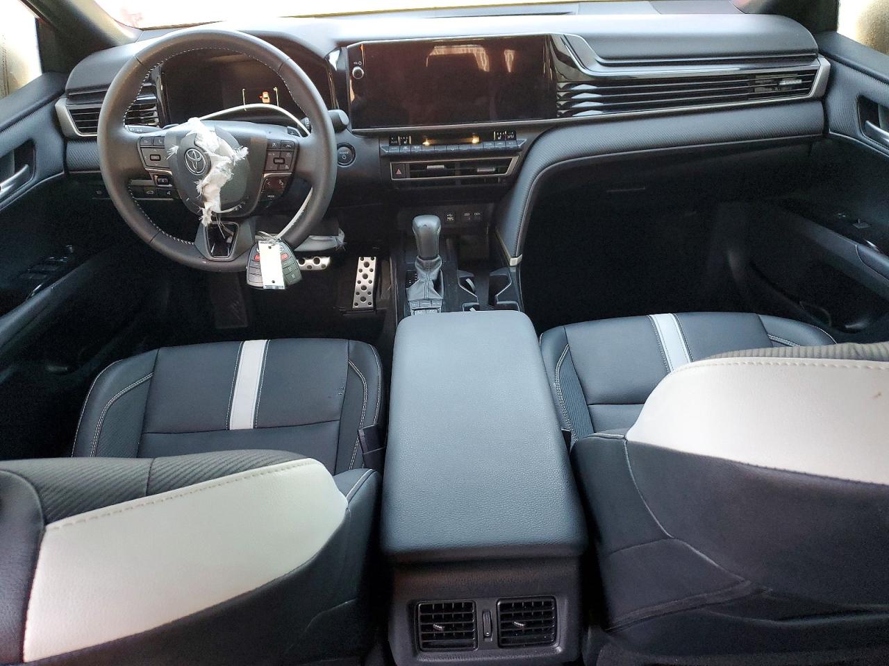 2025 TOYOTA CAMRY SE photo 21